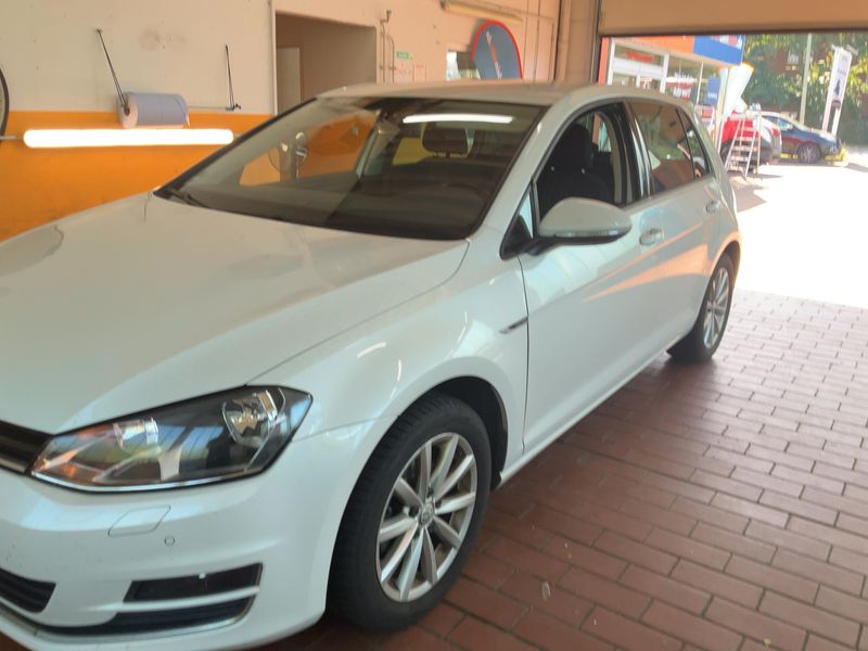 Volkswagen Golf VII 1.2 TSI Lounge BlueMotion Tech 2015 – снимка 2