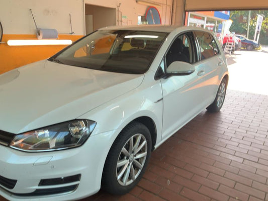 Volkswagen Golf VII 1.2 TSI Lounge BlueMotion Tech 2015 – снимка 2