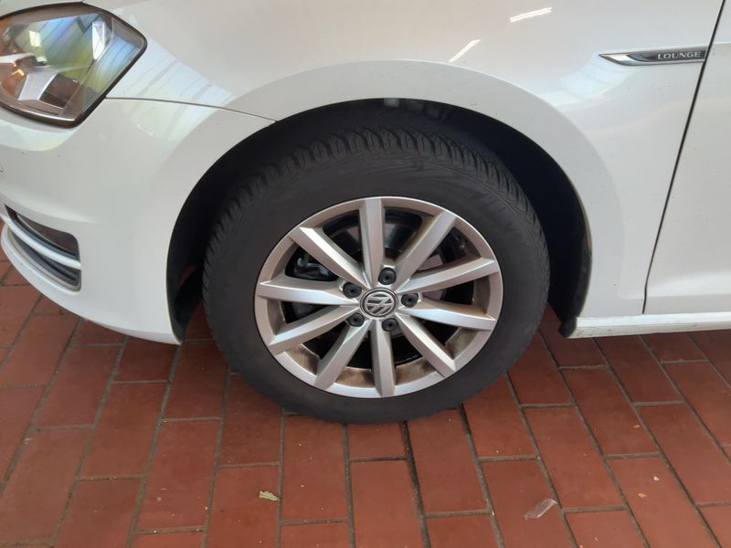 Volkswagen Golf VII 1.2 TSI Lounge BlueMotion Tech 2015 – снимка 3