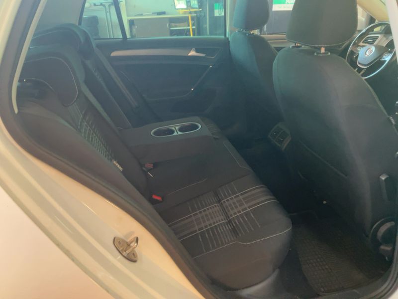 Volkswagen Golf VII 1.2 TSI Lounge BlueMotion Tech 2015 – снимка 19