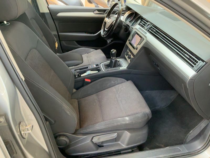 Volkswagen Passat 2.0 TDI Comfortline BlueMotion Tech 2015 – снимка 16