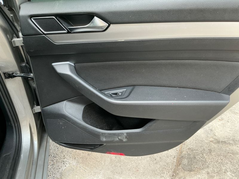 Volkswagen Passat 2.0 TDI Comfortline BlueMotion Tech 2015 – снимка 31
