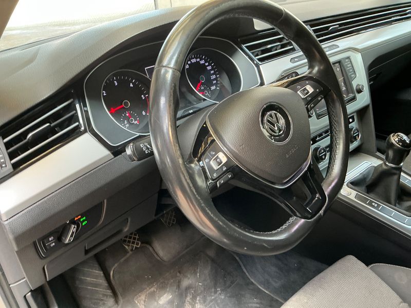 Volkswagen Passat 2.0 TDI Comfortline BlueMotion Tech 2015 – снимка 38