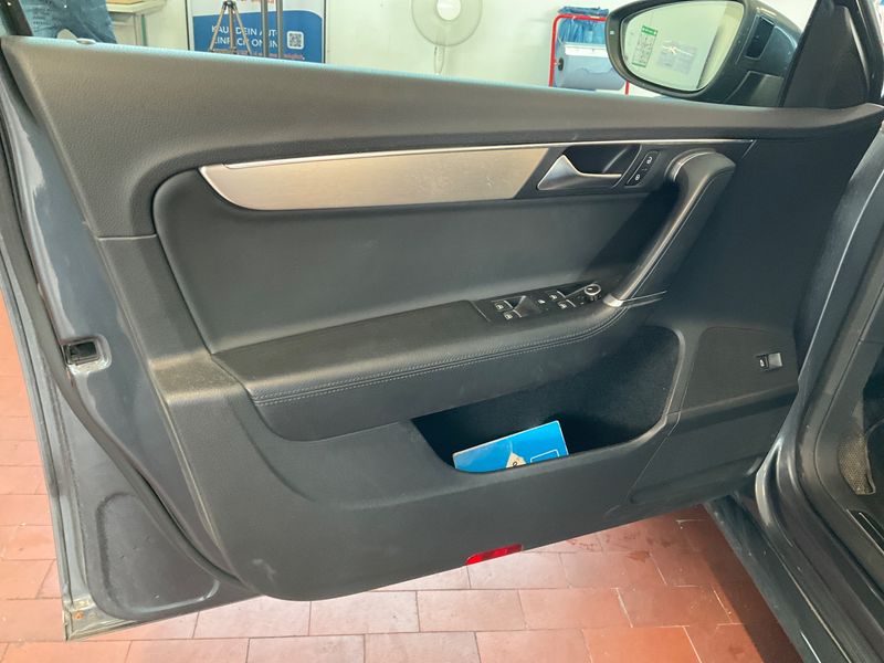 Volkswagen Passat 2.0 TDI Highline BlueMotion Tech 2013 – снимка 32
