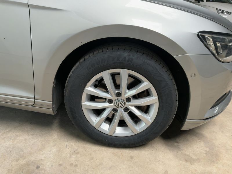 Volkswagen Passat 2.0 TDI Comfortline BlueMotion Tech 2017 – снимка 11
