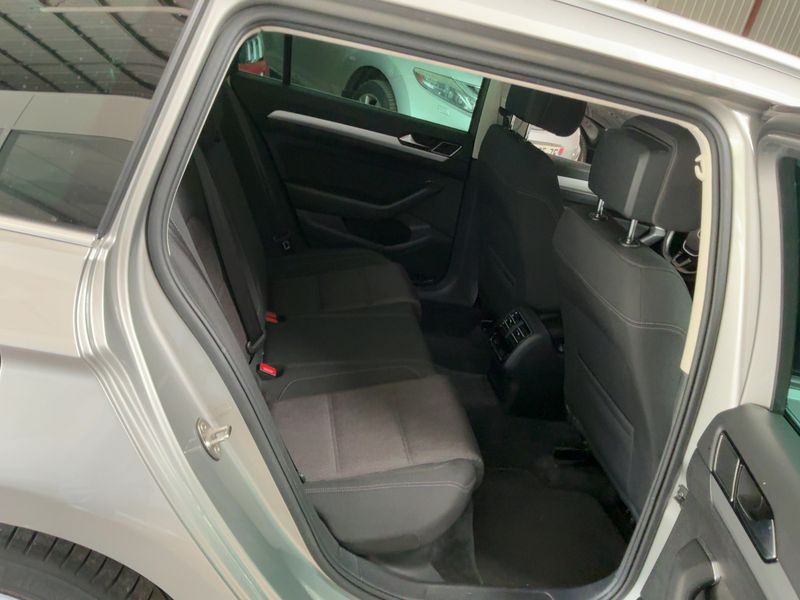 Volkswagen Passat 2.0 TDI Comfortline BlueMotion Tech 2017 – снимка 19