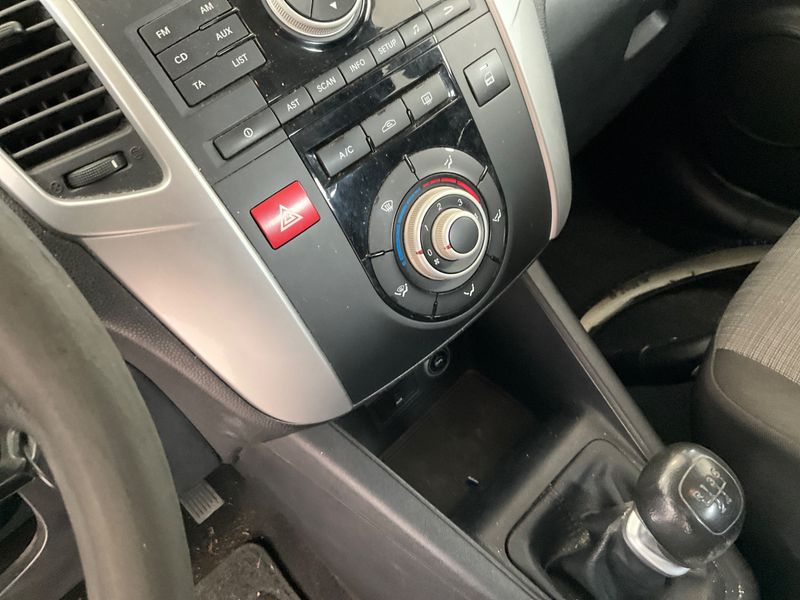 Kia Venga 1.4 Easy 2012 – снимка 25