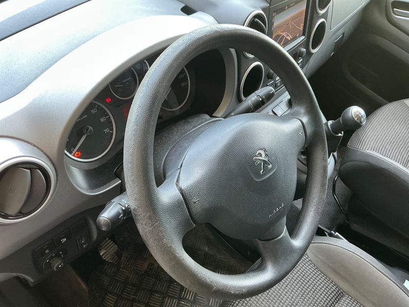 Peugeot Partner 1.6 Blue-HDi Outdoor 2015 – снимка 26