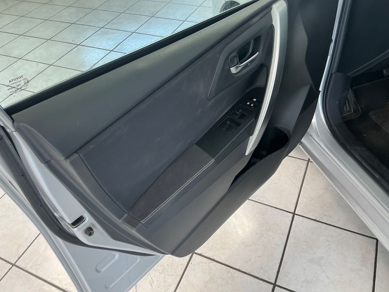 Toyota Auris Touring Sports 1.8 Hybrid Active 2014 – снимка 25