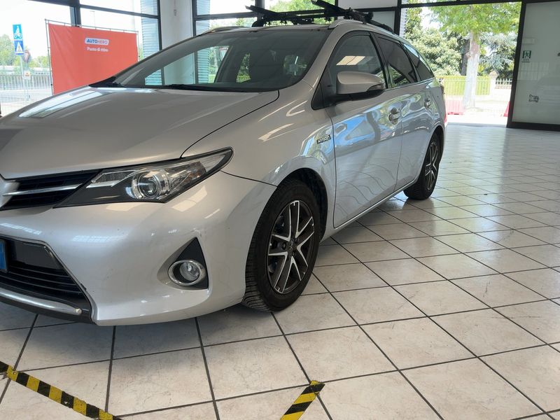 Toyota Auris Touring Sports 1.8 Hybrid Active 2014 – снимка 2