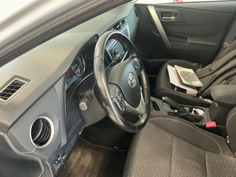 Toyota Auris Touring Sports 1.8 Hybrid Active 2014 – снимка 27
