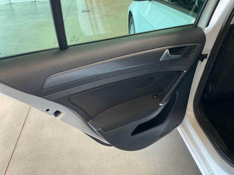 Volkswagen Golf VII 1.6 TDI Rabbit BlueMotion Tech 2017 – снимка 37