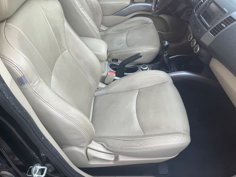 Mitsubishi Outlander 2.2 DI-D Kaiteki Plus 2009 – снимка 37