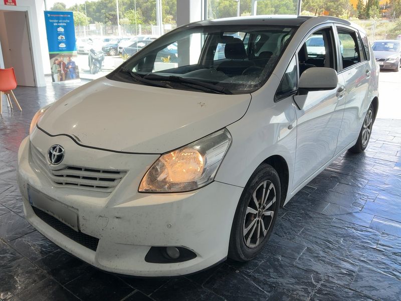 Toyota Verso 2.0 D-4D Active 2012 – снимка 1