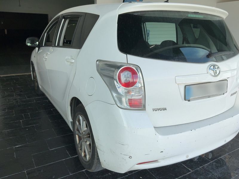 Toyota Verso 2.0 D-4D Active 2012 – снимка 6