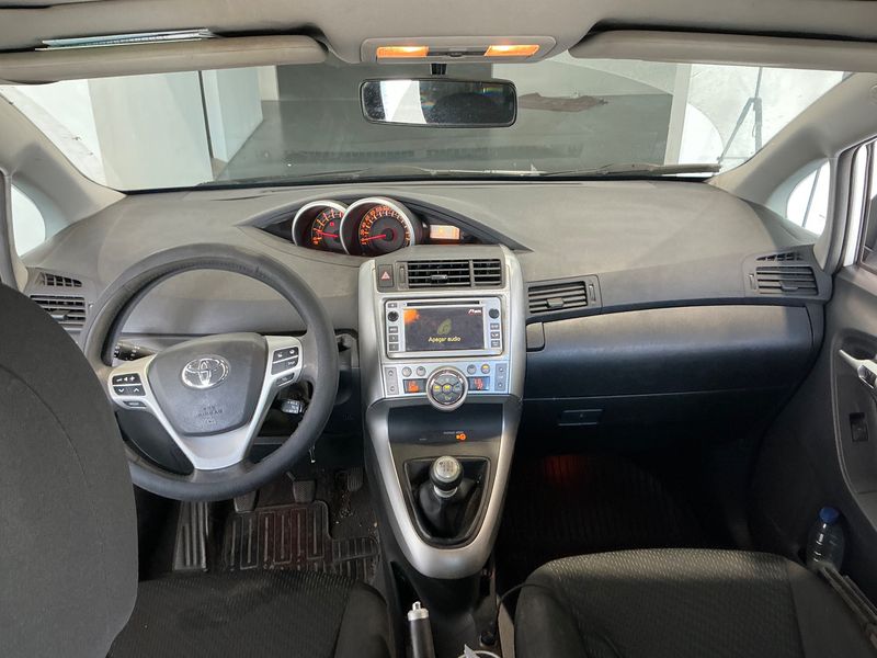 Toyota Verso 2.0 D-4D Active 2012 – снимка 17