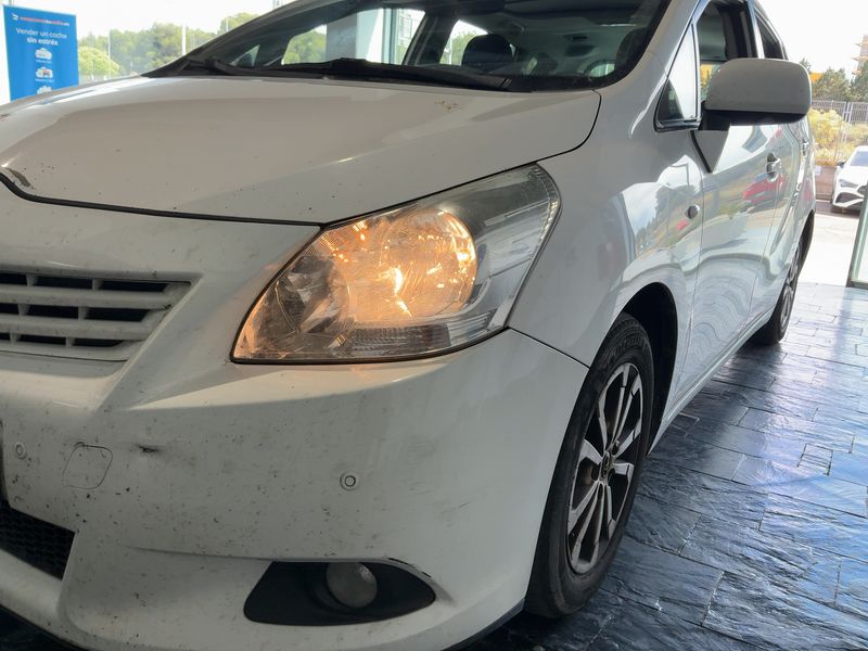 Toyota Verso 2.0 D-4D Active 2012 – снимка 2