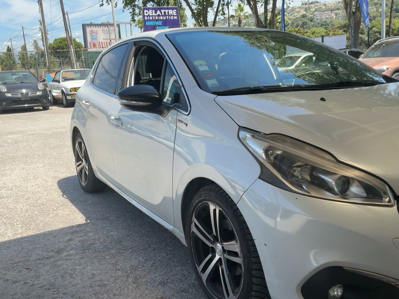 Peugeot 208 1.6 Blue-HDi GT Line 2016 – снимка 12