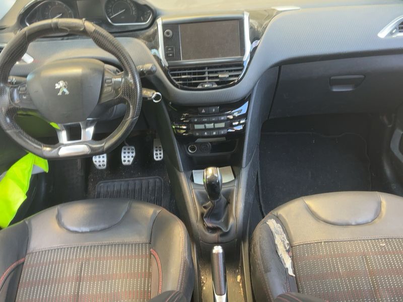 Peugeot 208 1.6 Blue-HDi GT Line 2016 – снимка 17