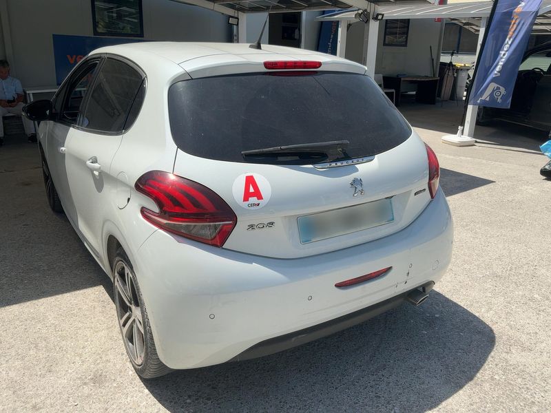 Peugeot 208 1.6 Blue-HDi GT Line 2016 – снимка 6