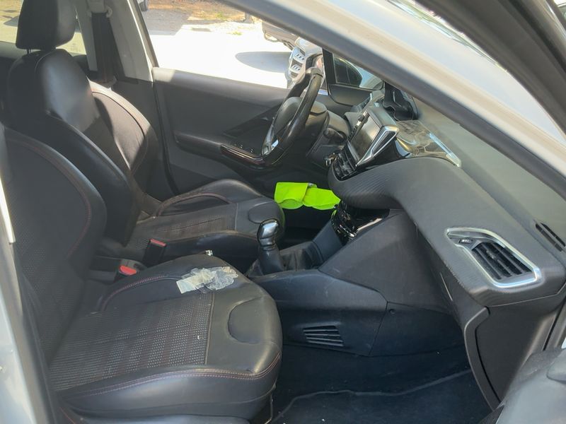 Peugeot 208 1.6 Blue-HDi GT Line 2016 – снимка 16