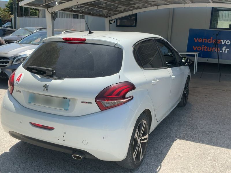 Peugeot 208 1.6 Blue-HDi GT Line 2016 – снимка 8