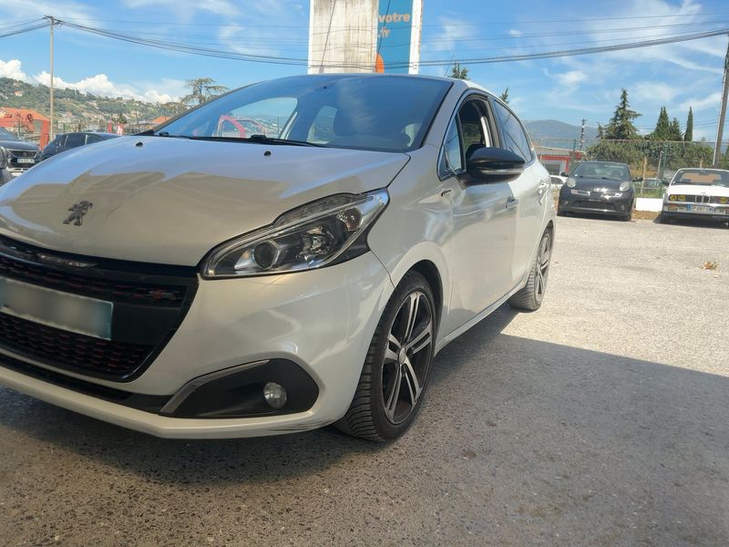 Peugeot 208 1.6 Blue-HDi GT Line 2016 – снимка 2