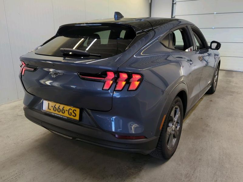 Ford Mustang Mach-E electric drive 198 kW 2021 – снимка 4