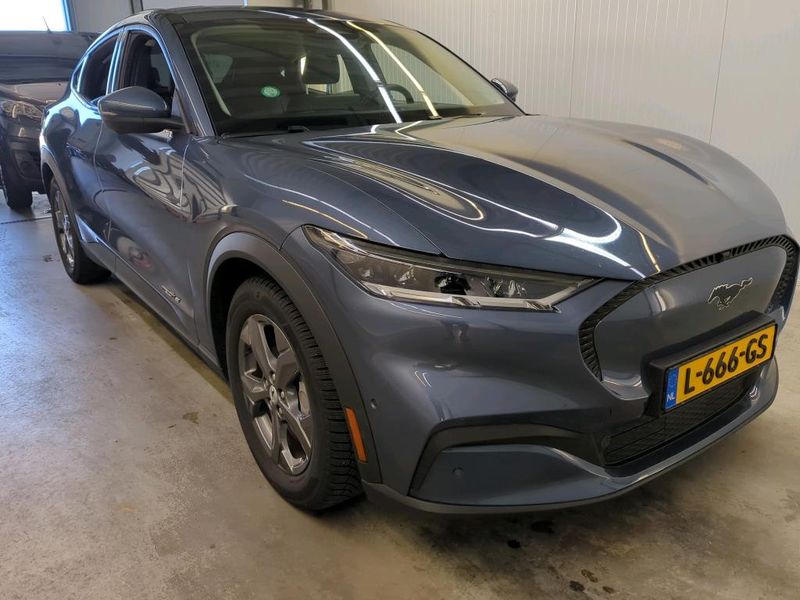 Ford Mustang Mach-E electric drive 198 kW 2021 – снимка 2