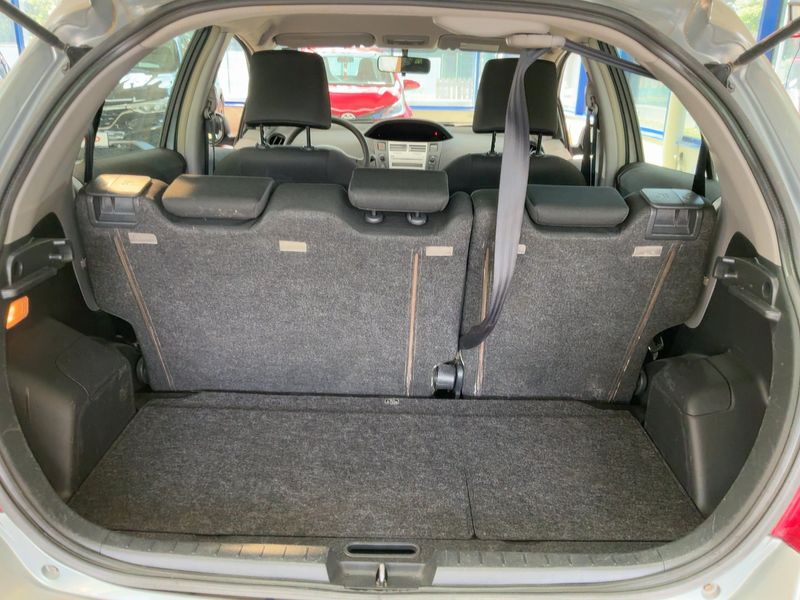 Toyota Yaris 1.4 D-4D Sol 2009 – снимка 16