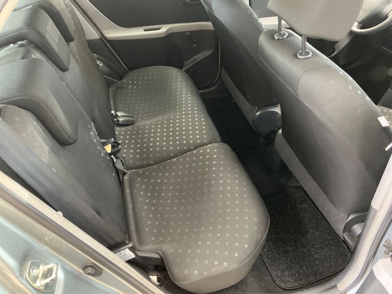 Toyota Yaris 1.4 D-4D Sol 2009 – снимка 30