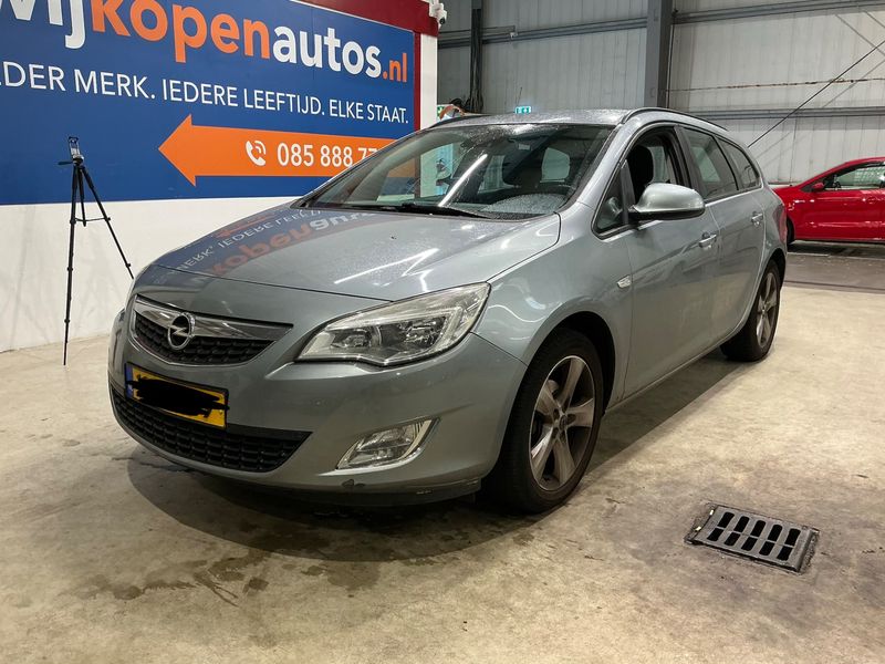 Opel Astra 1.4 Turbo Edition 2011 – снимка 1
