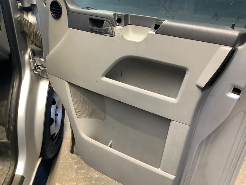 Volkswagen T5 Kombi 2.0 TDI 4Motion 2014 – снимка 39