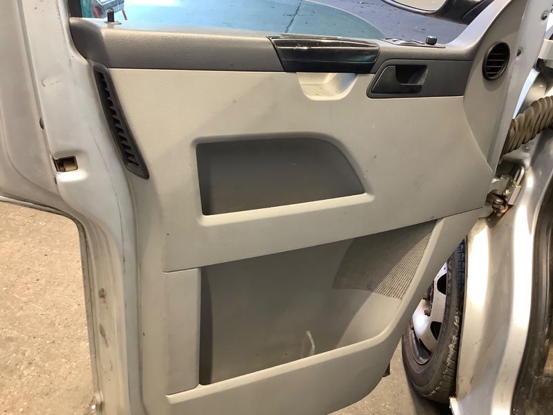 Volkswagen T5 Kombi 2.0 TDI 4Motion 2014 – снимка 34