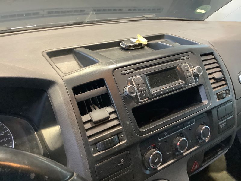 Volkswagen T5 Kombi 2.0 TDI 4Motion 2014 – снимка 33