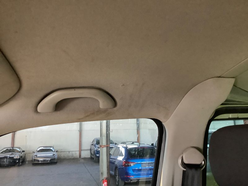 Volkswagen T5 Kombi 2.0 TDI 4Motion 2014 – снимка 37