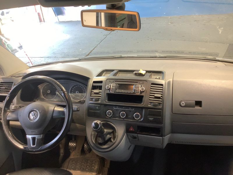 Volkswagen T5 Kombi 2.0 TDI 4Motion 2014 – снимка 17