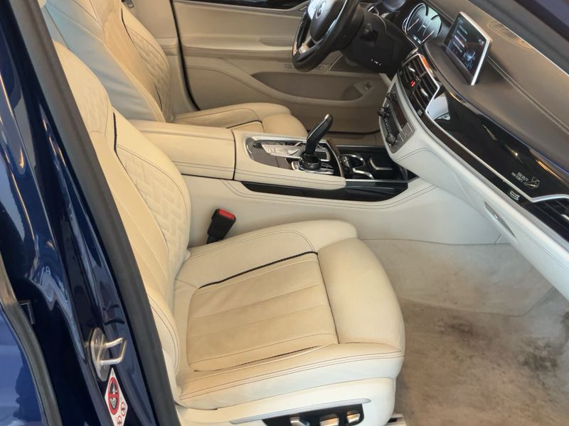 BMW 7er 740e L xDrive 2016 – снимка 16