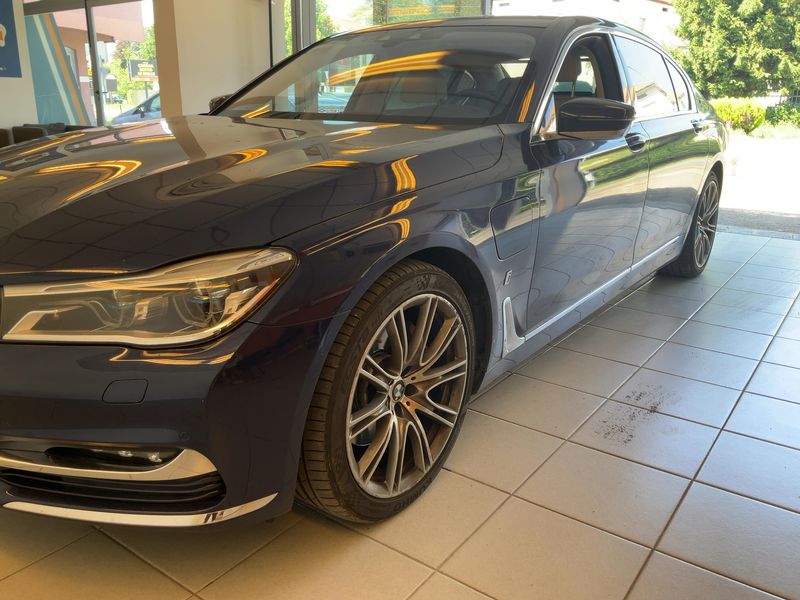 BMW 7er 740e L xDrive 2016 – снимка 2