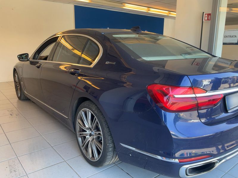 BMW 7er 740e L xDrive 2016 – снимка 6