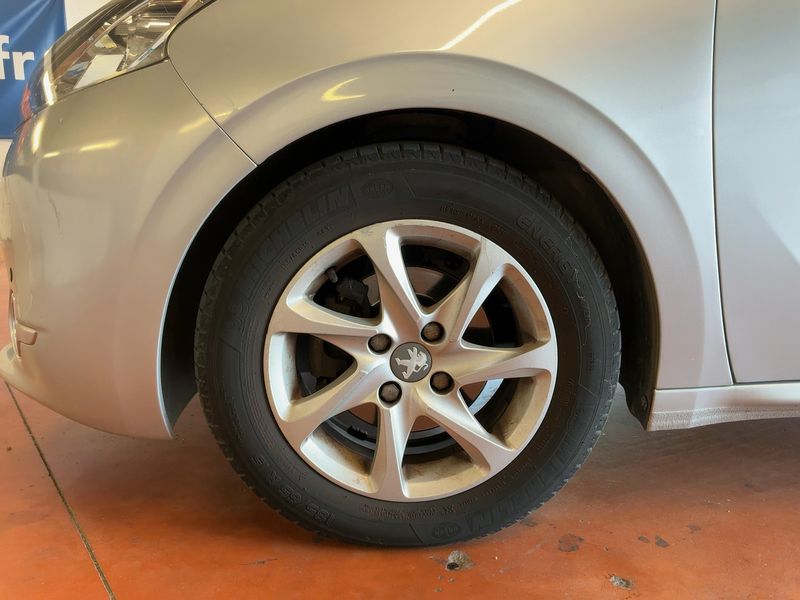Peugeot 208 1.2 VTi Active 2014 – снимка 3