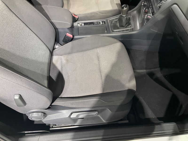 Volkswagen Golf VII 1.6 TDI Trendline BlueMotion Tech 2015 – снимка 32