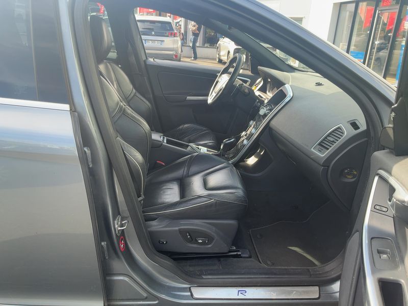 Volvo XC60 2.0 D4 R-Design 2015 – снимка 16