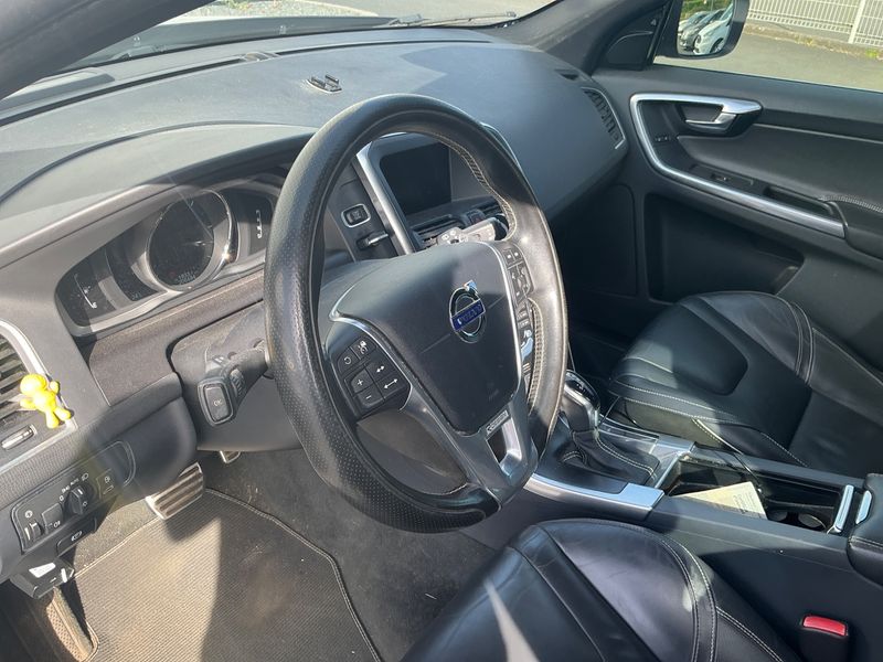 Volvo XC60 2.0 D4 R-Design 2015 – снимка 28
