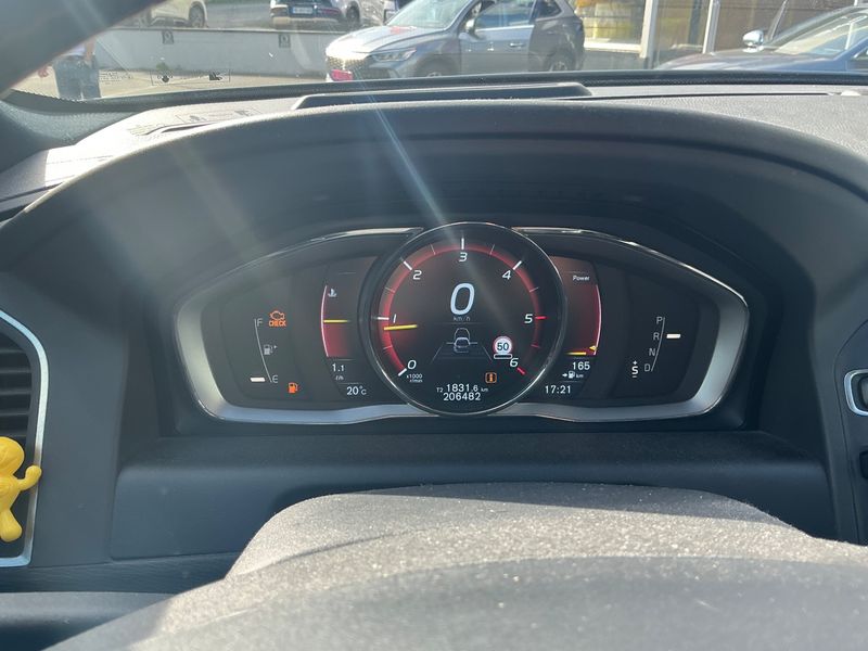 Volvo XC60 2.0 D4 R-Design 2015 – снимка 31