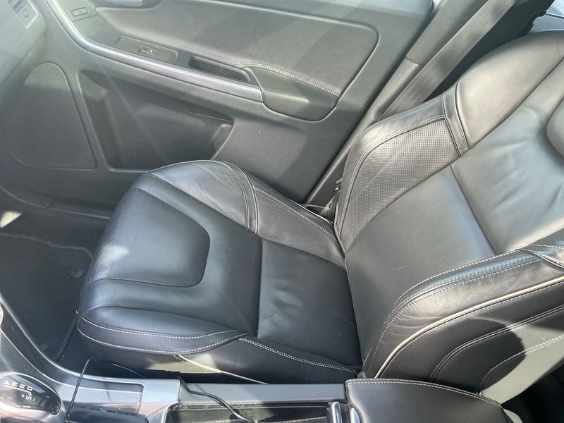 Volvo XC60 2.0 D4 R-Design 2015 – снимка 32
