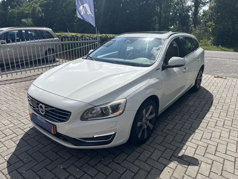 Volvo V60 2.4 D6 Plug-in Hybrid Summum AWD 2013 – снимка 1