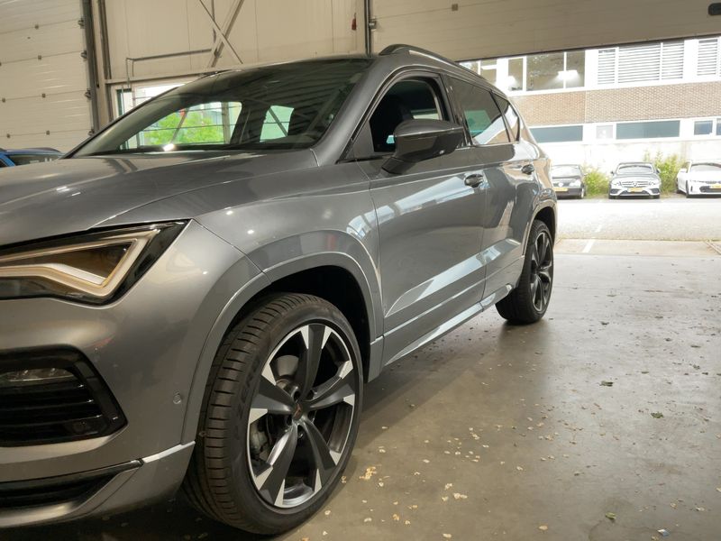 Cupra Ateca 2.0 TSI 4Drive 2024 – снимка 2
