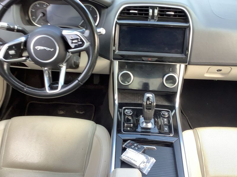 Jaguar XE 20d S AWD 2019 – снимка 17