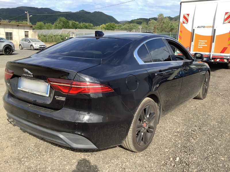 Jaguar XE 20d S AWD 2019 – снимка 8
